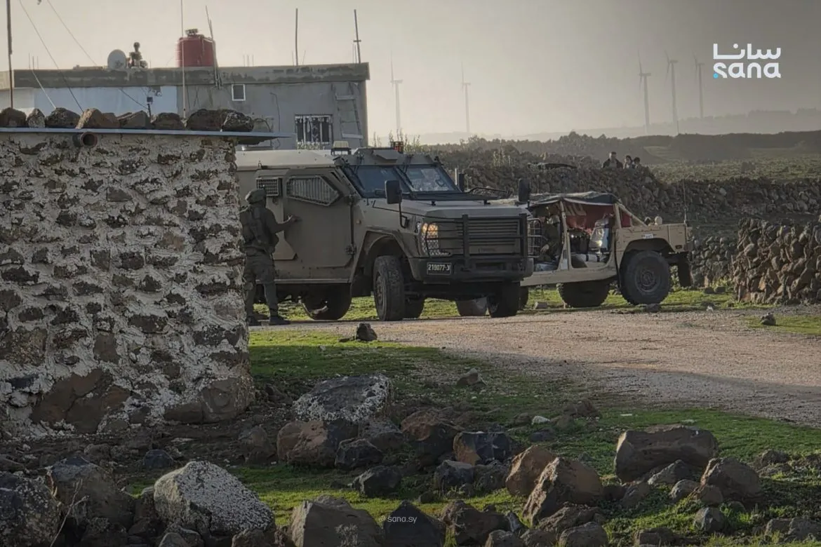 قوات الاحتلال عم تعتقل أربع أشخاص، بيناتن طفل، بريف القنيطرة الجنوبي