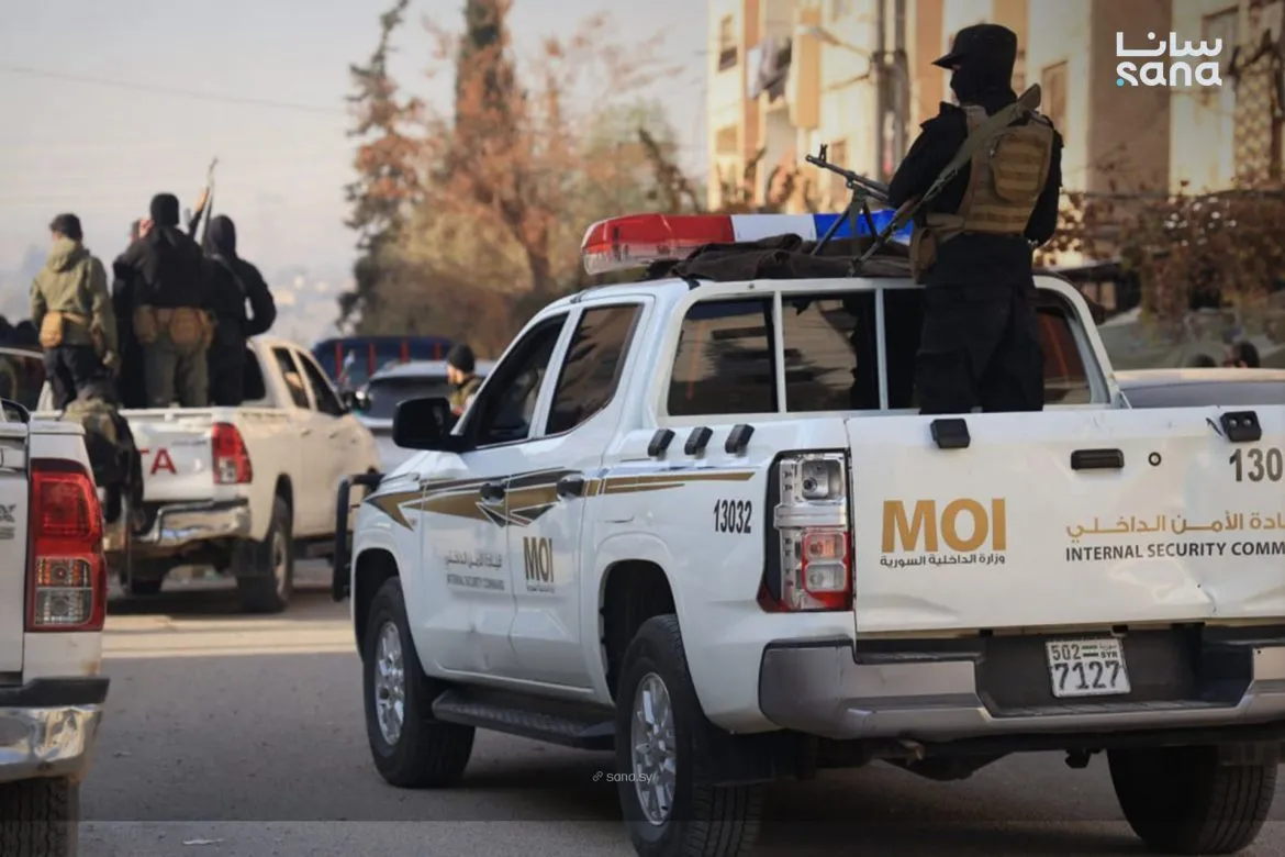 حملة أمنية بحمص ضد المخدرات: اعتقال 20 وهجوم على مبنى بتل الشور