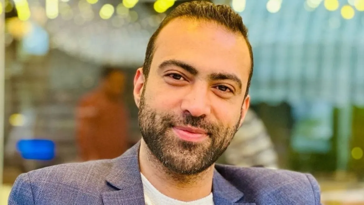 وقفوا المخرج صالح جمال الدين بدمشق بعد ما دافع عن طفل