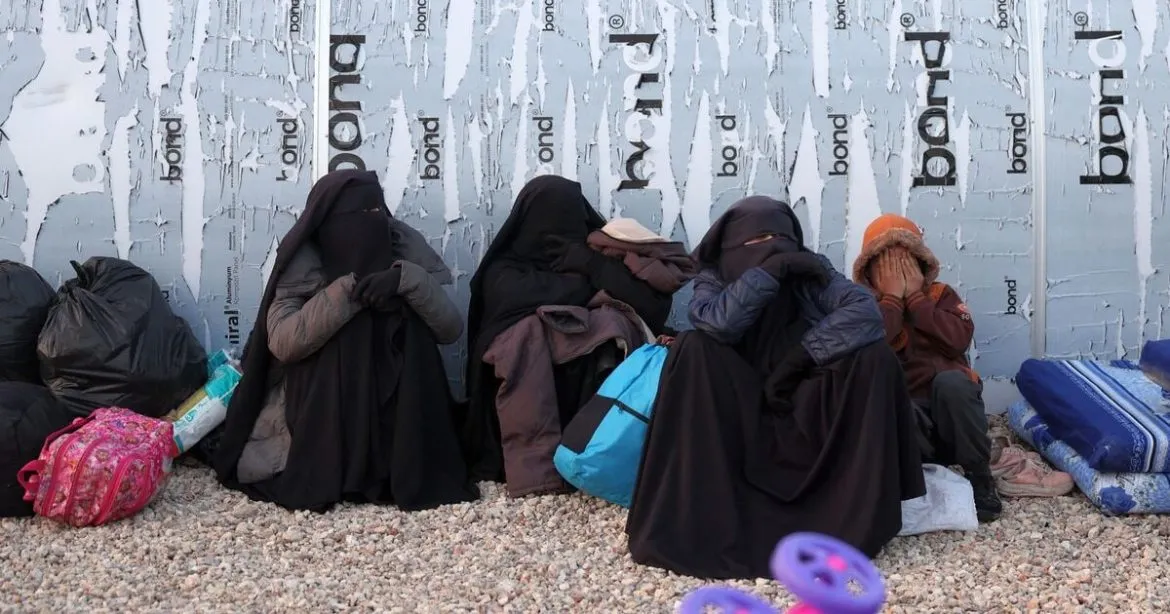 داعش عم يجمع تبرعات لزوجات مقاتليه بسوريا عن طريق منصات التمويل الجماعي