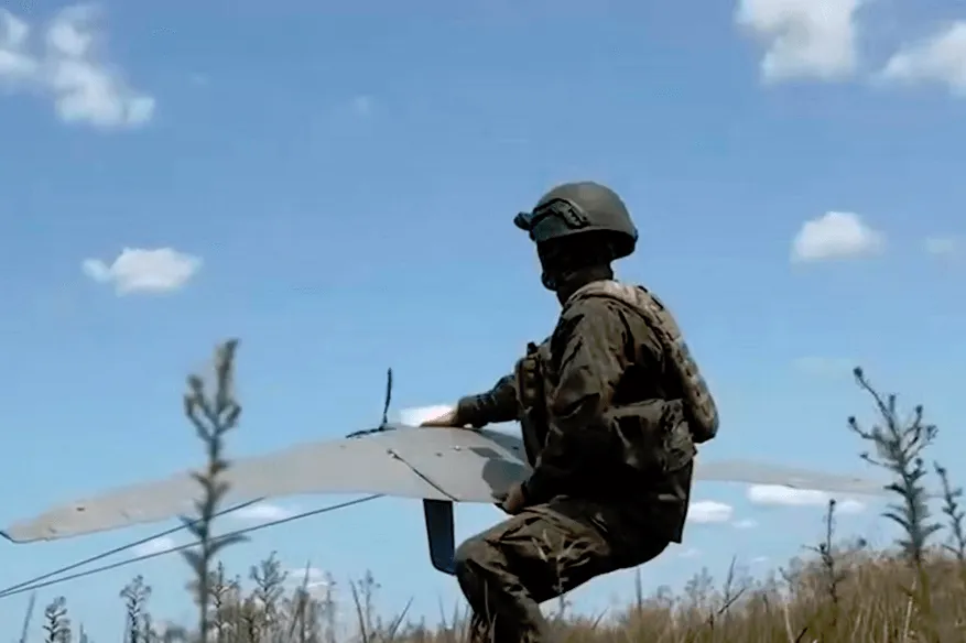 ترمب عم يقول إيران قربت تستسلم ومجتبى خامنئي عم يهدد بسكر مضيق هرمز