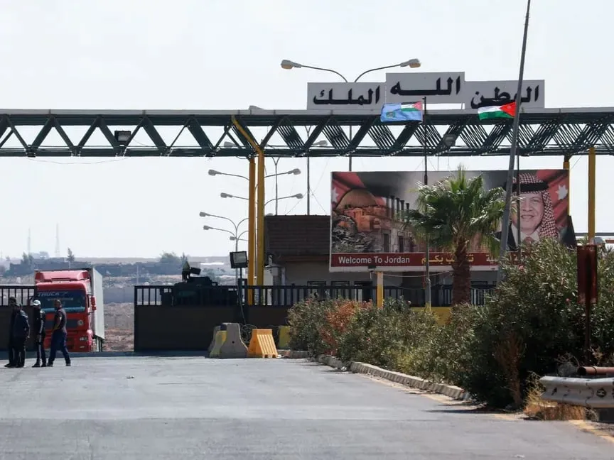 أزمة معبر نصيب بين سوريا والأردن عم تنحل بعد احتجاجات السواقين