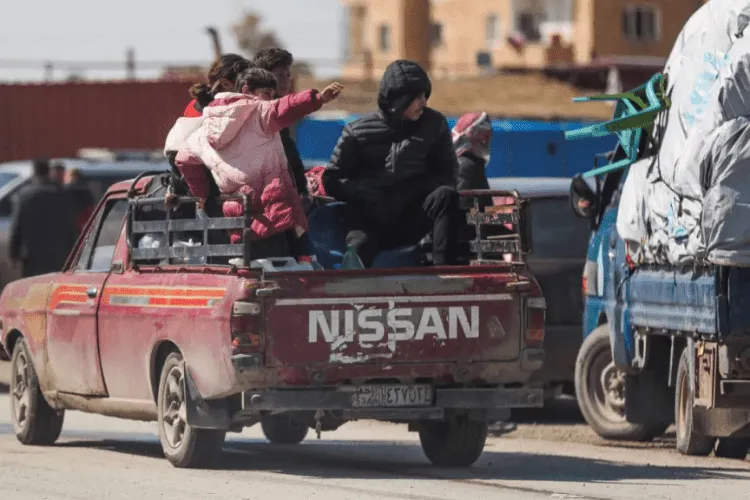 الجيش السوري استلم قاعدة بالحسكة بعد ما انسحبت قوات التحالف الأمريكي