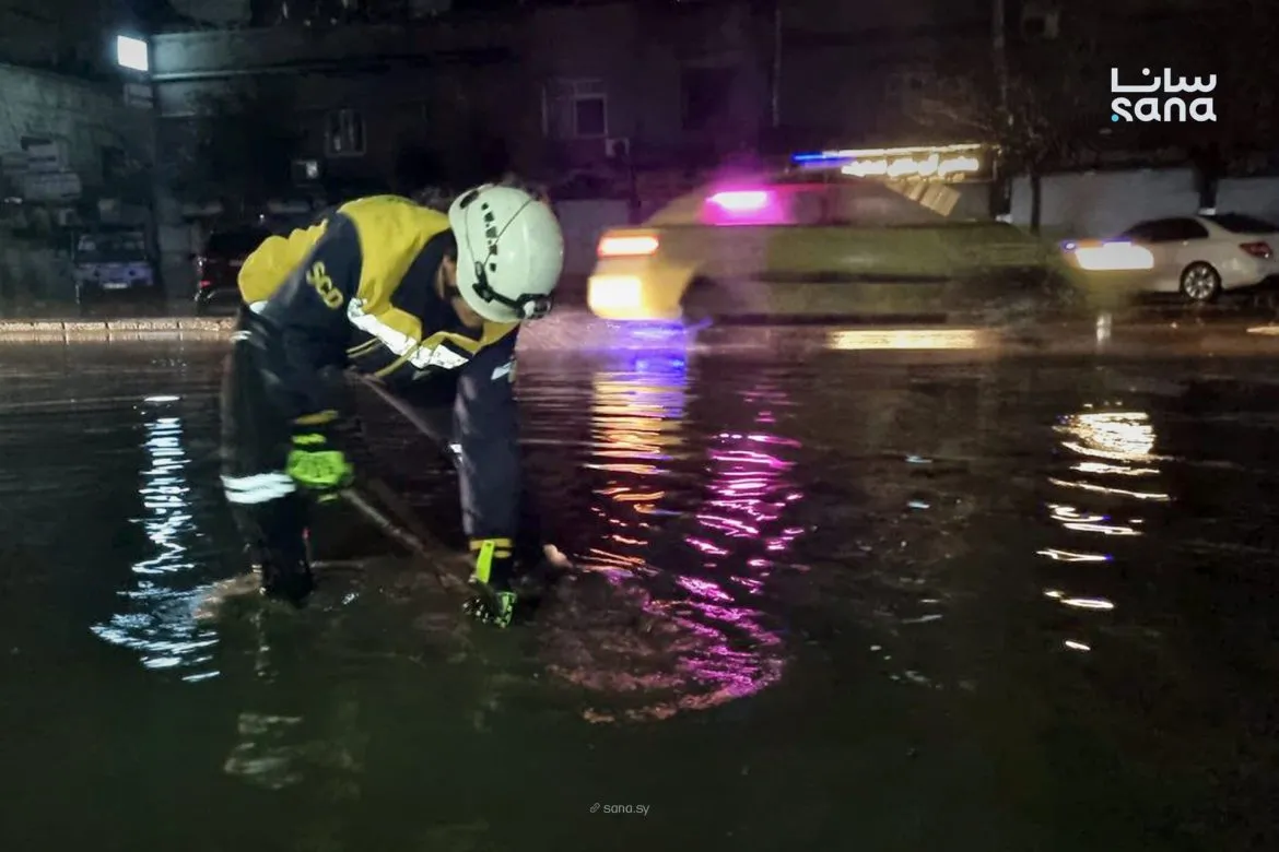 عاصفة قوية ضربت دمشق وريفها وعملت قطع كهربا ووقعت جدران