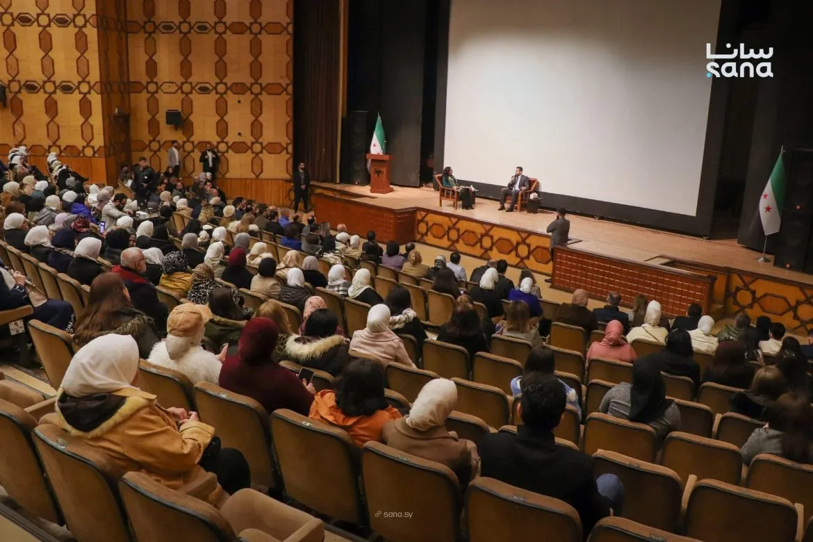 ندوة باللاذقية بتحكي عن دور المرأة السورية ببناء المجتمع