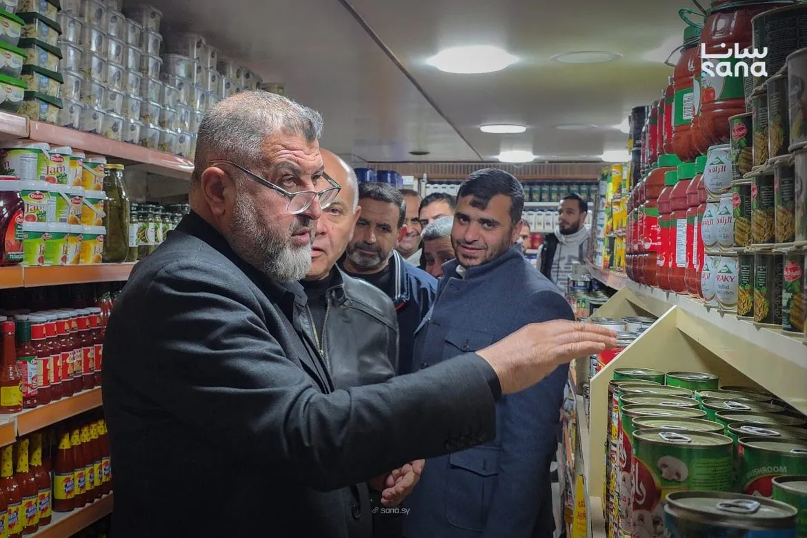 جولات مكثفة بأسواق درعا: عم يراقبوا الأسعار وسلامة الأكل برمضان والأعياد