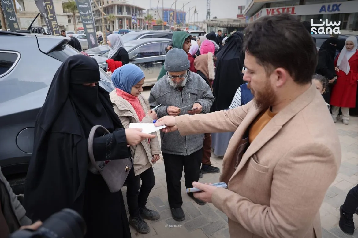 إدارة إدلب الشمالية بتوزّع تياب العيد على 50 طفل يتيم وشهيد