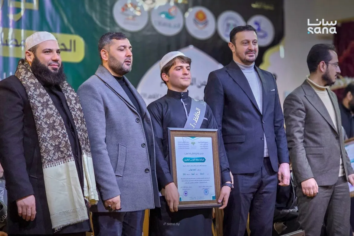 احتفال كبير بالباب: كرموا 122 حافظ وحافظة للقرآن و152 مجاز