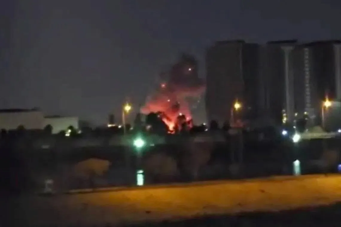 هجوم قوي على السفارة الأمريكية ببغداد بمسيرات وصواريخ