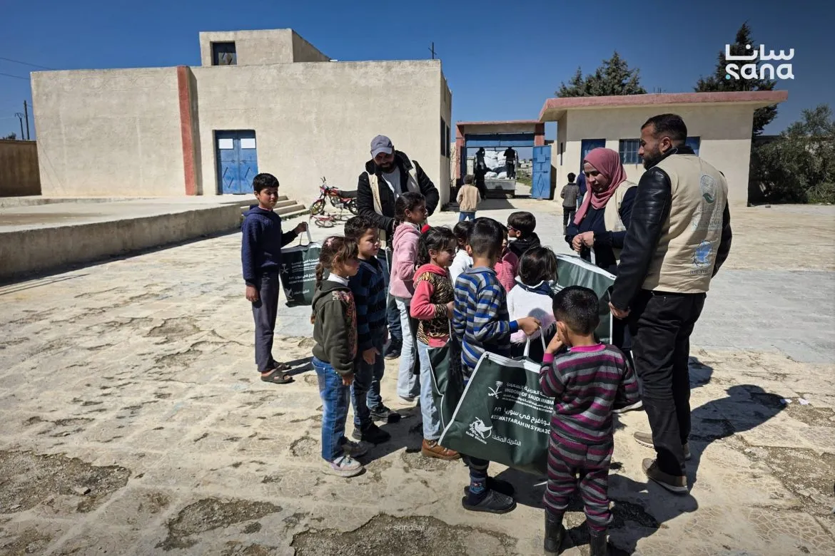 بالقنيطرة: وزعوا تياب وألعاب للأطفال وافتتحوا معرض كتاب جديد