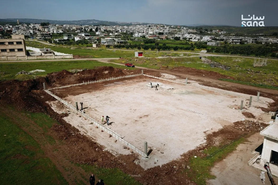 بلدة مريمين بحمص: استئناف مشروع الطاقة الشمسية لدعم بئر المي