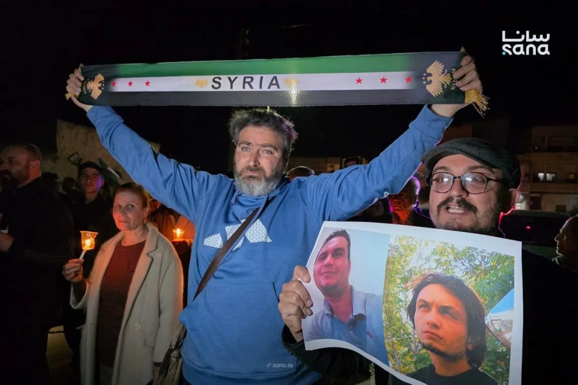 مسيرة شموع صامتة بحماة بتحيي الذكرى الـ15 للثورة السورية