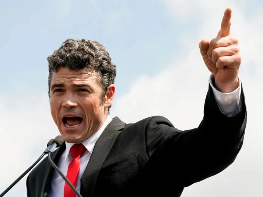 تحقيق مع جو كينت، مدير مكافحة الإرهاب اللي استقال، بتهمة تسريب معلومات