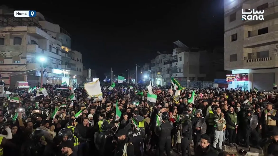 أهالي حمص عم يحيوا الذكرى الـ 15 للثورة السورية بفعاليات خاصة