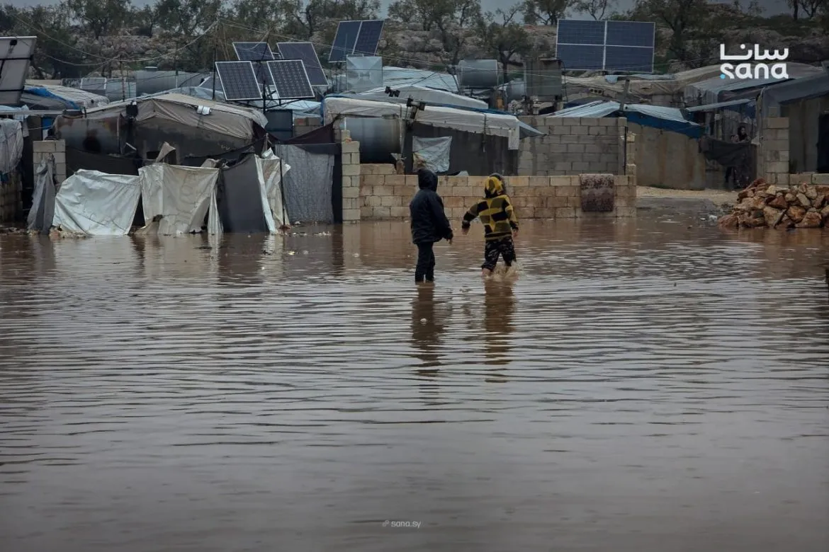 الشتا القوي عمل خساير كبيرة بمناطق ومخيمات إدلب