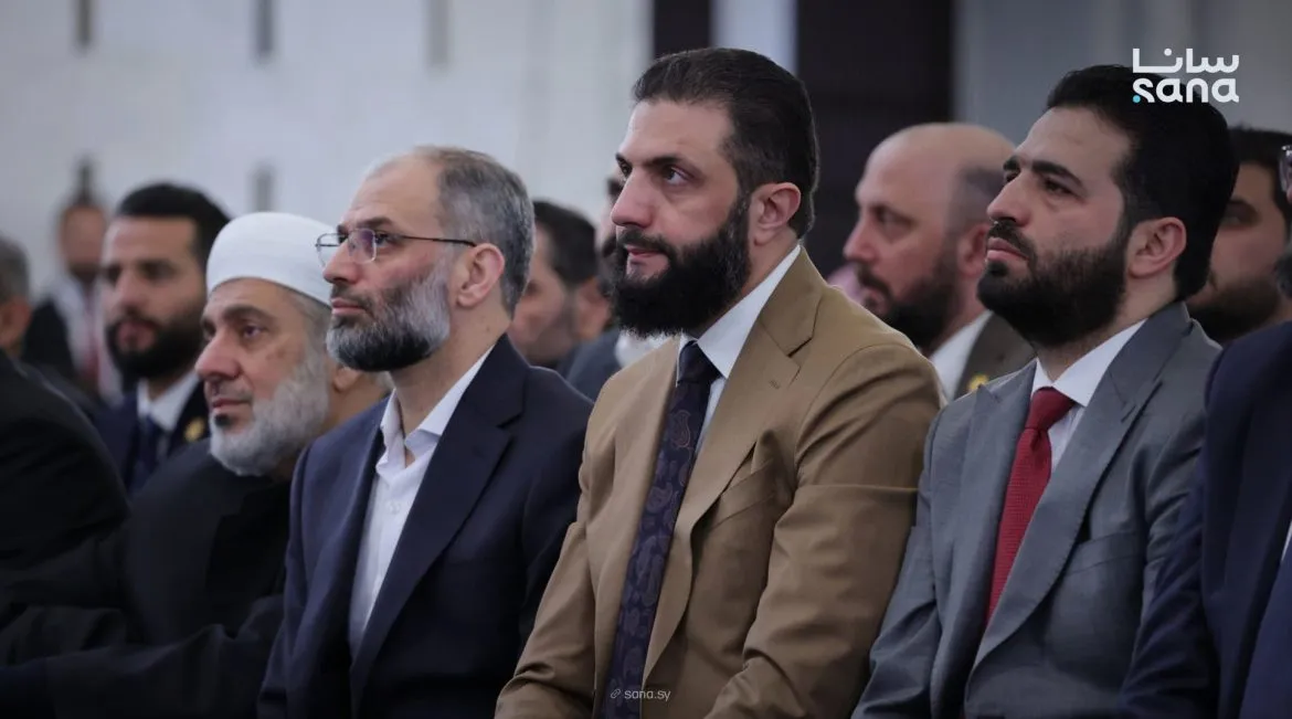 الرئيس أحمد الشرع صلى صلاة عيد الفطر بقصر الشعب بدمشق