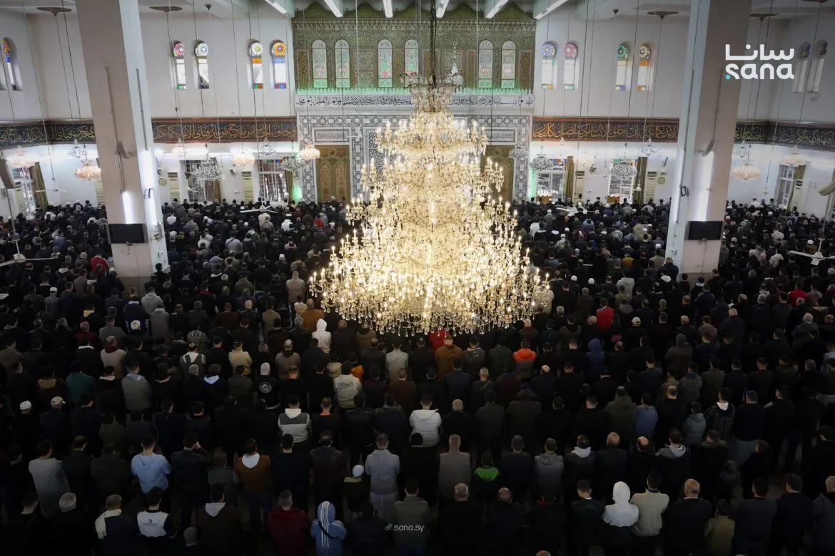 صلاة عيد الفطر بدمشق: آلاف المصلين وخطب تستذكر الثورة السورية