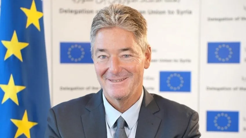 مسؤول أوروبي كبير بسوريا بيعايد الشعب السوري بعيد الفطر وبيتمنى السلام