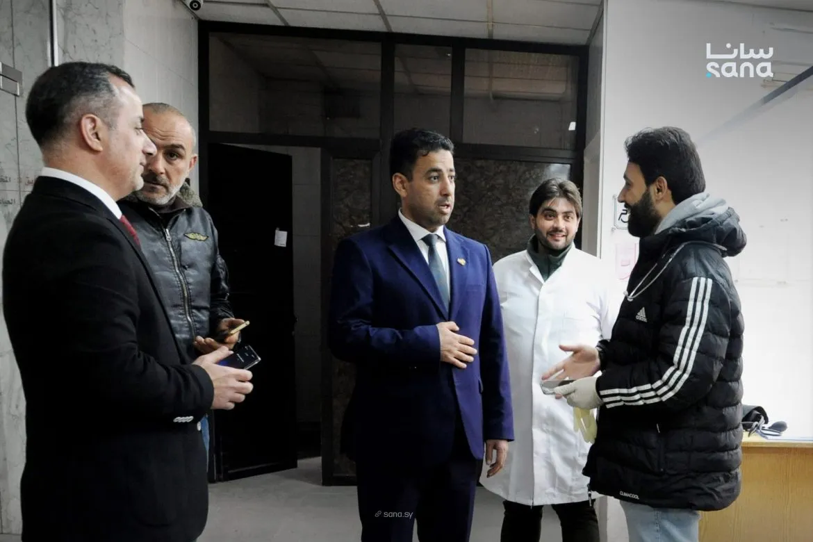 وزير الصحة مصعب العلي عم يتفقد أقسام الطوارئ بمستشفيات دمشق قبل العيد