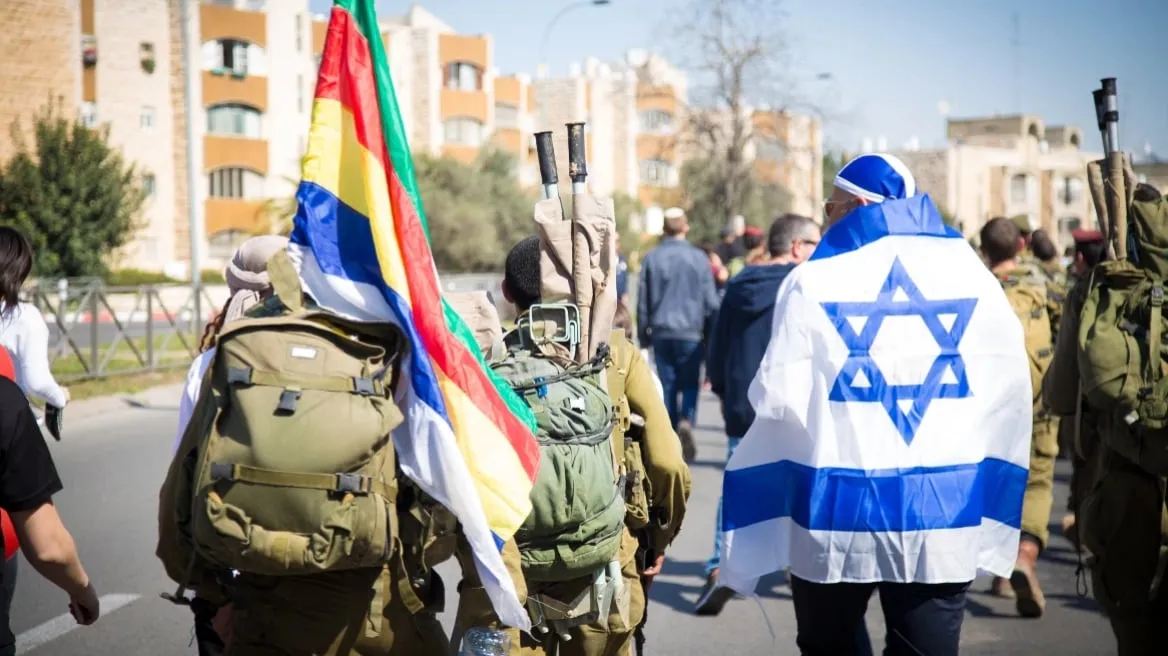 ليش إسرائيل ضربت بجنوب سوريا مشان الدروز؟ ومين هنن؟