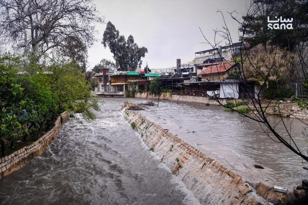 فيضان نهر بردى بدمشق من كتر المطر القوي