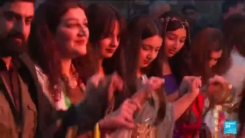 الأكراد السوريين عم يرجعوا على بيوتهم ليحتفلوا بعيد النوروز لأول مرة بعد الغربة