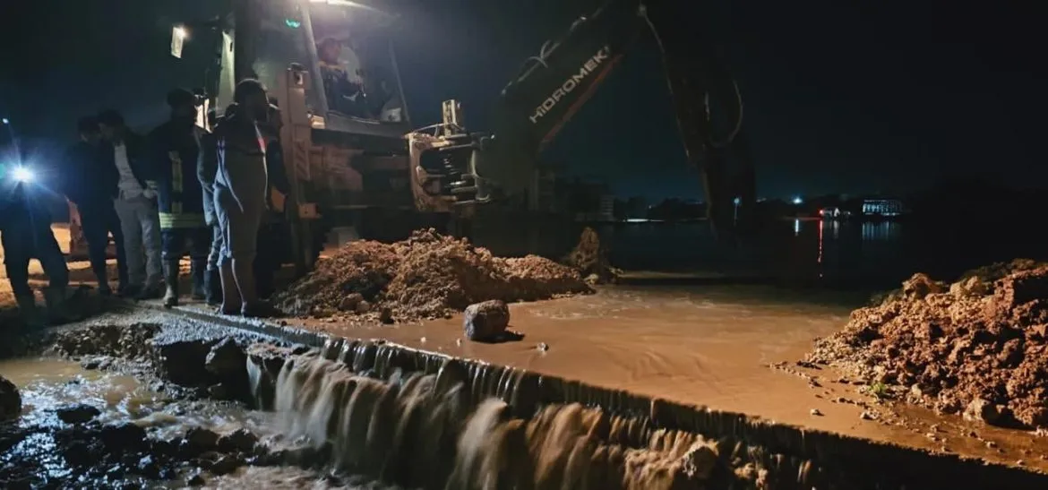 عواصف قوية وسيول بتضرب سوريا، بتخلّي 7 أشخاص يقضوا بحوادث سير