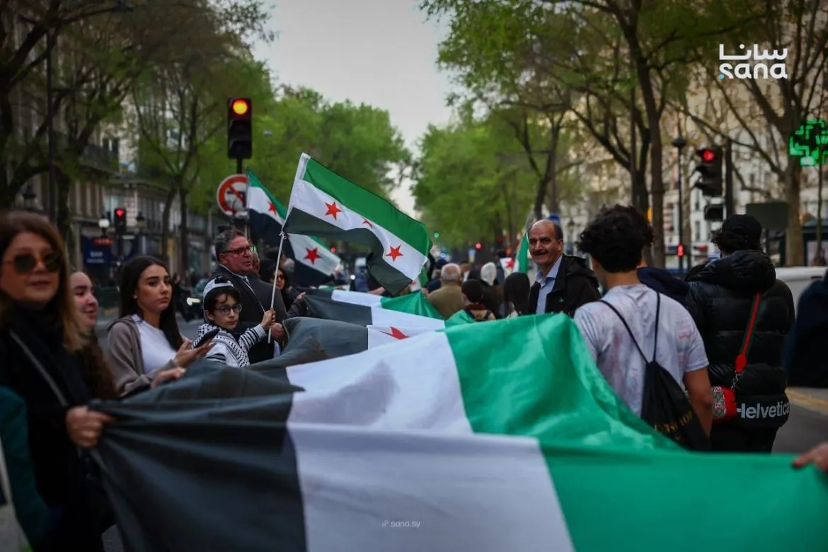 الجالية السورية بفرنسا بتحيي الذكرى الـ 15 للثورة