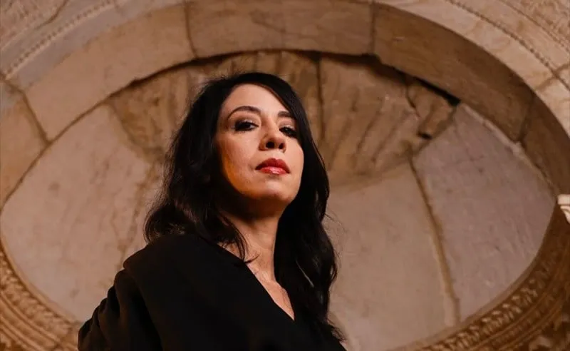 الفنانة سارة شما بتمثل سوريا ببيينالي البندقية وبتعيد إعمار تدمر فنياً