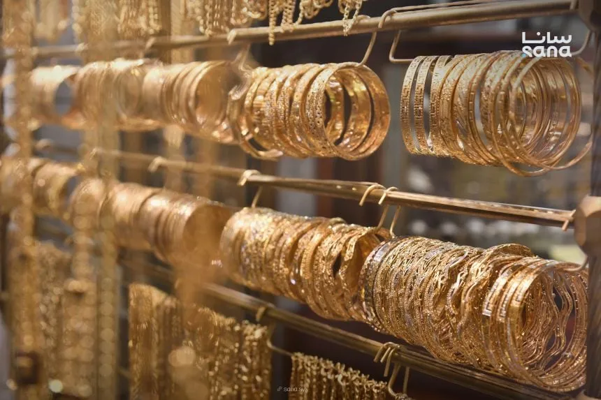 الدهب نزل 800 ليرة بالسوق السورية اليوم