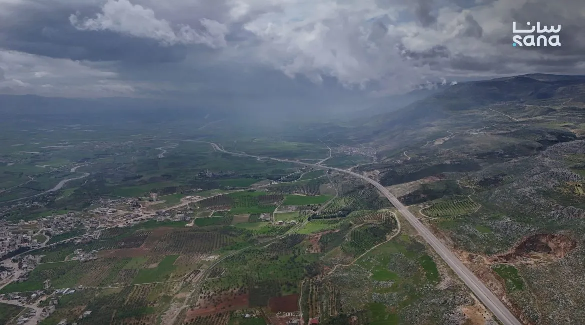 جسر الشغور ونهر العاصي: صور بتفرجينا المدينة بعد مطر الأيام الماضية