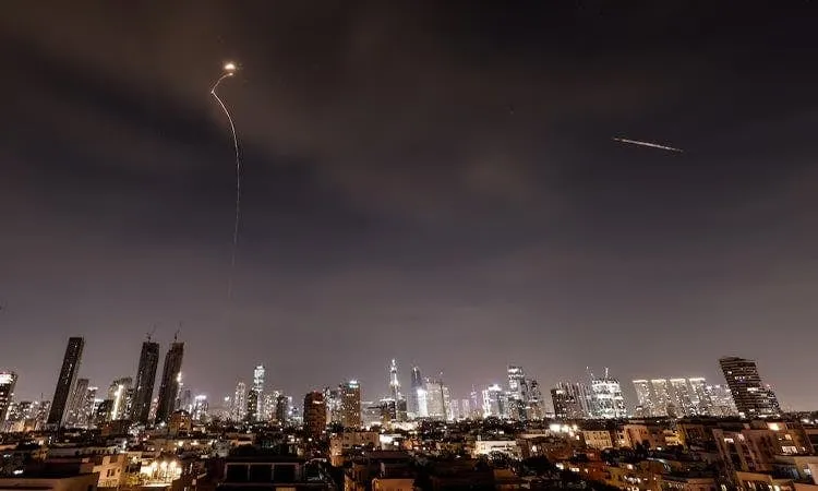 تصعيد الصراع بالشرق الأوسط: غارات وردود دولية