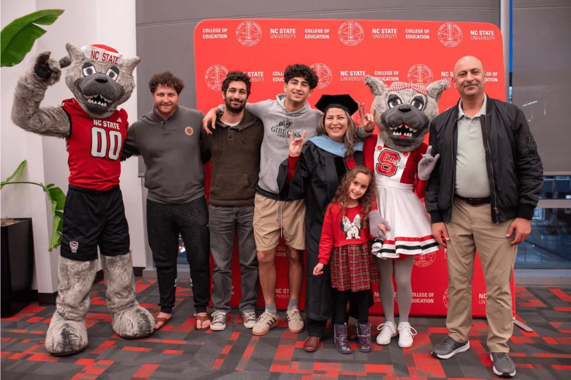 عيلة سورية هربت من الحرب وبنت مستقبلها بالتعليم بأمريكا