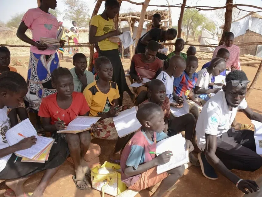 مسؤول أممي عم يحذّر من أزمة نزوح كبيرة بالسودان متل اللي صارت بسوريا