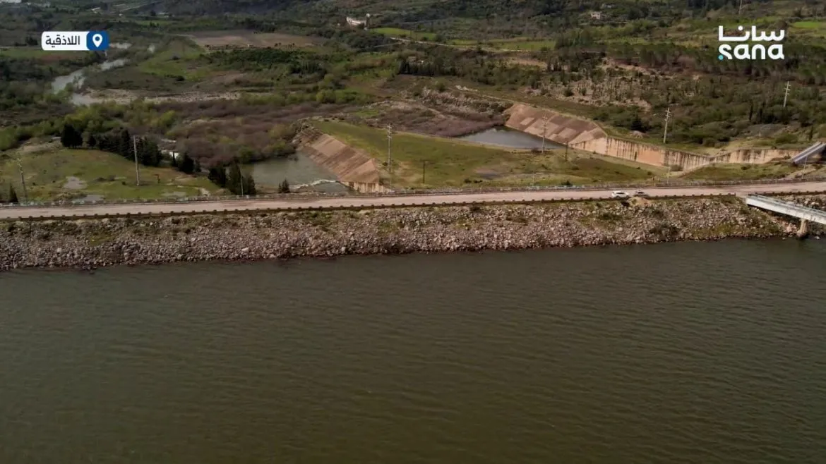 مسؤولين عم يتفقدوا سدود اللاذقية ليضمنوا جاهزيتها بعد ارتفاع المي