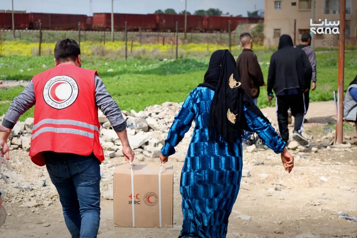 الهلال الأحمر عم يقدم مساعدات عاجلة لأكتر من 500 عيلة تضررت من الفيضانات بالحسكة والرقة