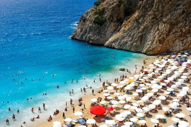 مكتب الخارجية البريطاني بيحذر من مناطق ممنوعة للسفر بتركيا واليونان وقبرص