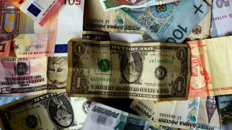 الدولار بيصعد 120 ليرة بسوريا والسوق السوداء بتشتعل