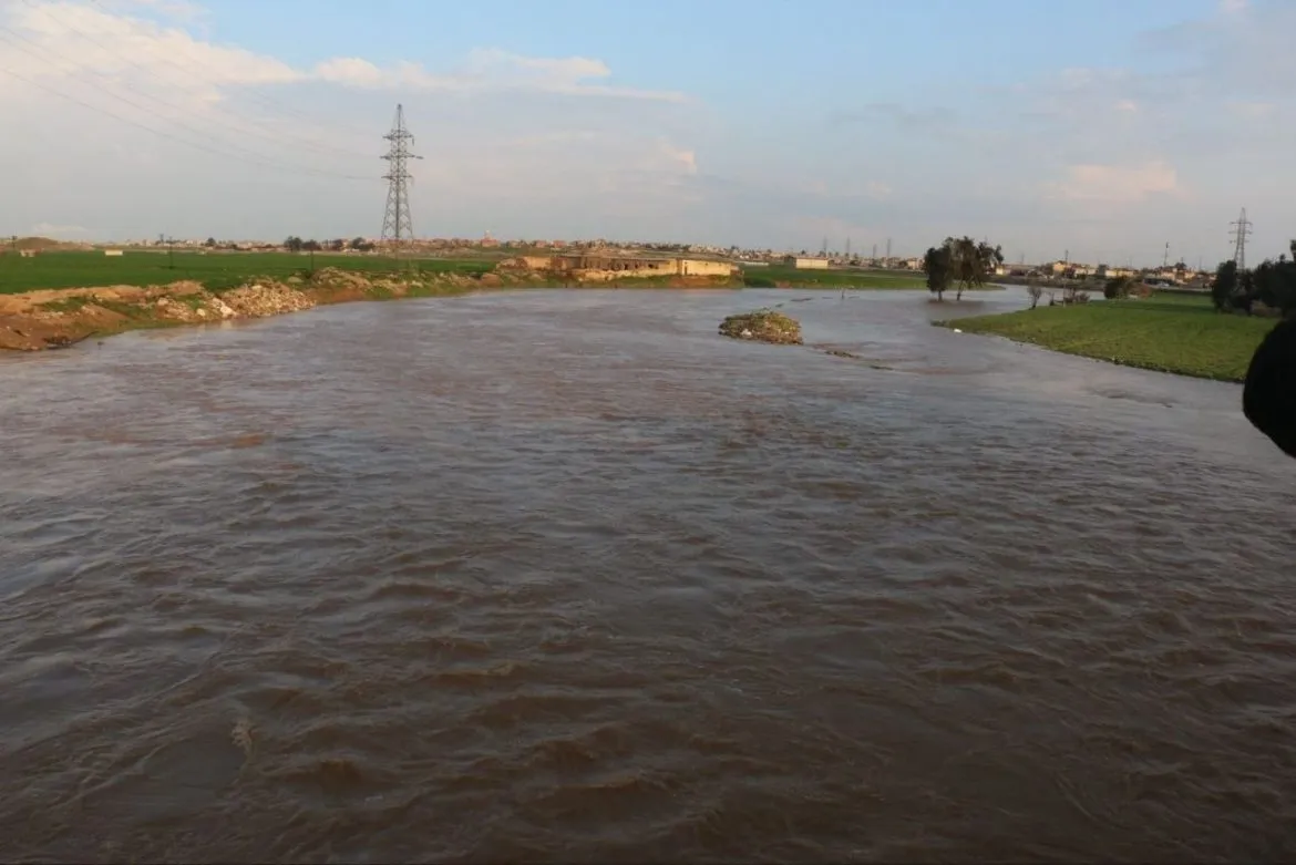 الحسكة عم تغرق بعد سنين الجفاف.. والمي فاتت عالبيوت