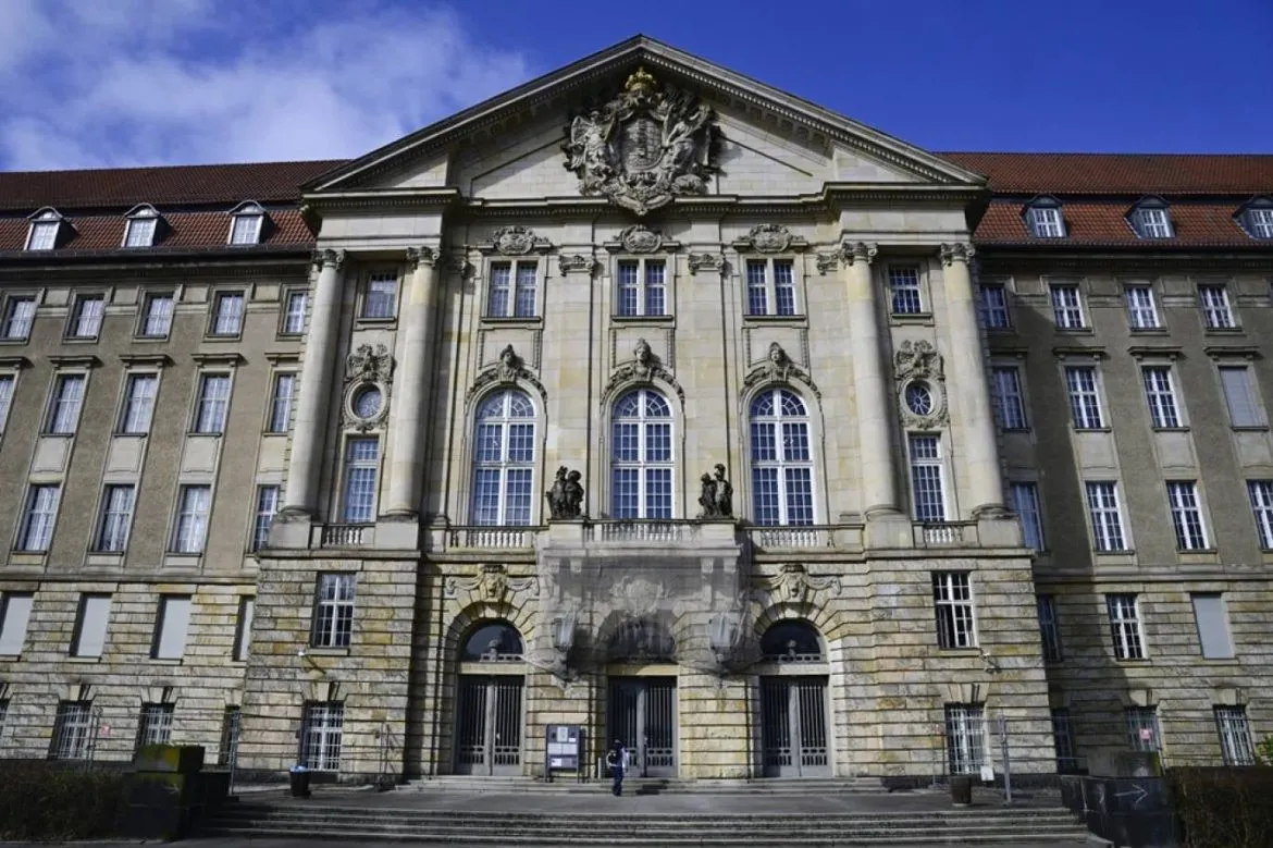 محاكمة سوري بألمانيا بتهمة قيادة ميليشيات موالية لبشار الأسد