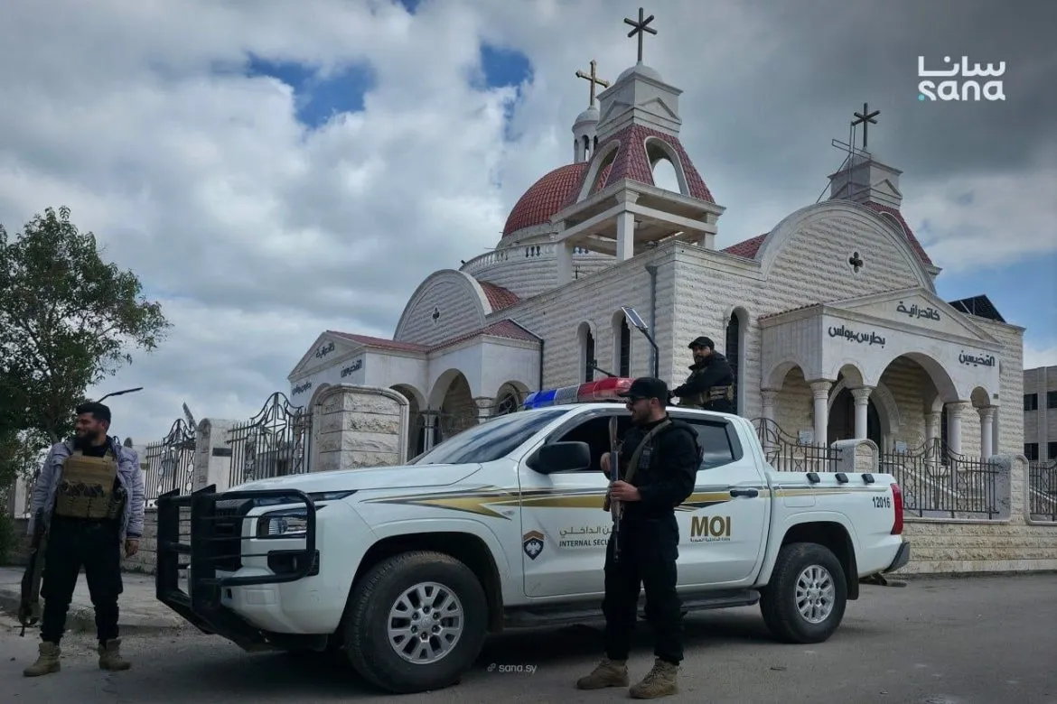 انتشار أمني مكثف حوالين كنيسة القديسين بطرس وبولس بالسقيلبية