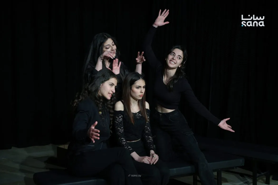 طلاب المعهد العالي للمسرح بدمشق بيقدموا عرض "هذا ما قيل" بنصوص عالمية