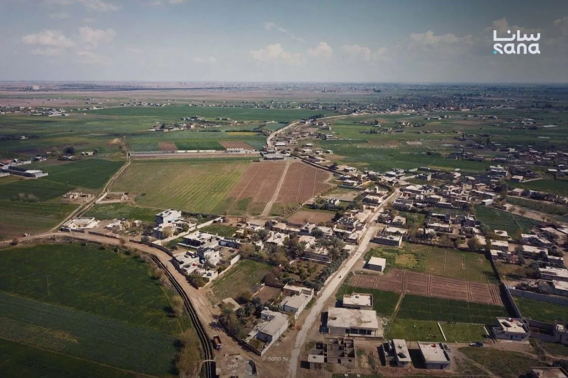 لقطات جوية بتفرجينا قرية الحصان جنب الفرات بريف دير الزور