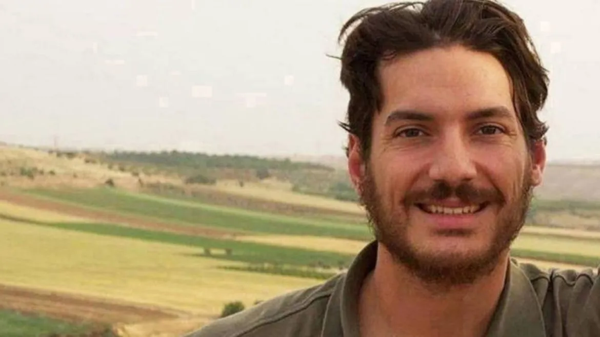 عيلة الصحفي الأمريكي أوستن تايس عندها أمل يرجع للبيت من سوريا