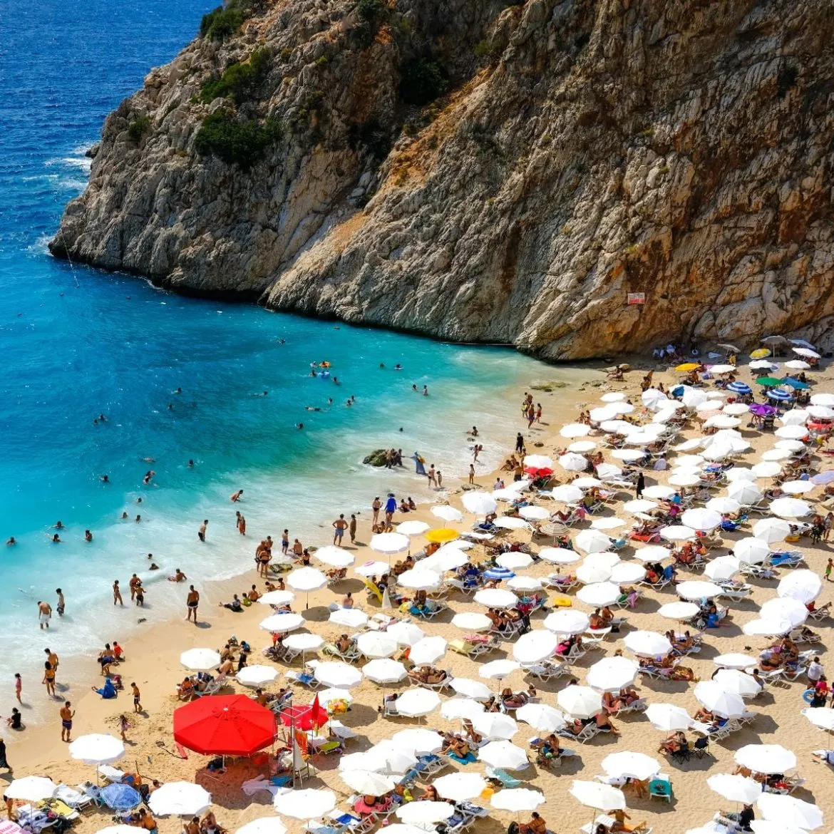 السلطات التركية بتأكد إنو السياحة شغالة طبيعي حتى بعطلة الفصح