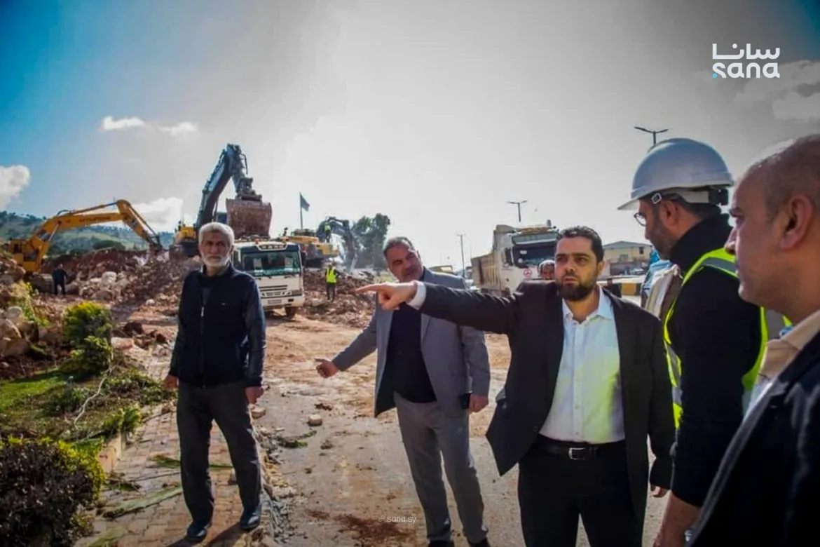 وزير الأشغال يتفقد شغل توسعة معبر باب الهوى بإدلب
