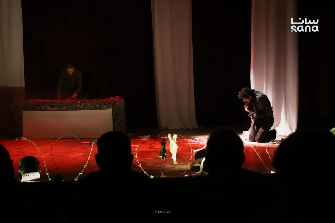 عرض مسرحي بإدلب بيحكي عن معاناة المعتقلين بزمن النظام السابق