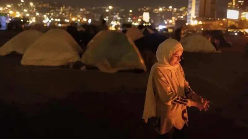 نازحين سوريين بيتمنوا ترجع الحياة متل الأول بعد غارات إسرائيل على بيروت