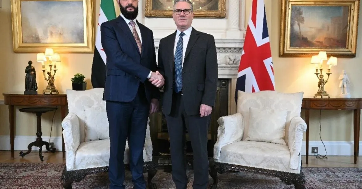 الشرع بيلتقي بالملك تشارلز وستارمر بلندن وبناقش قضايا مهمة