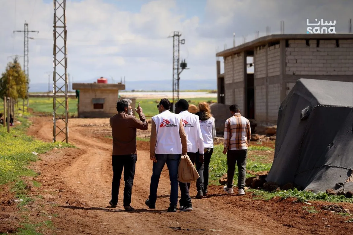 أطباء بلا حدود بتركّب أنظمة مي وصرف صحي لمخيمات النازحين بدرعا